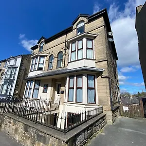2 Bedroom - Garden Apartment, With Parking Apartment