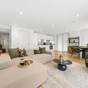 Atlas House Five Apartment